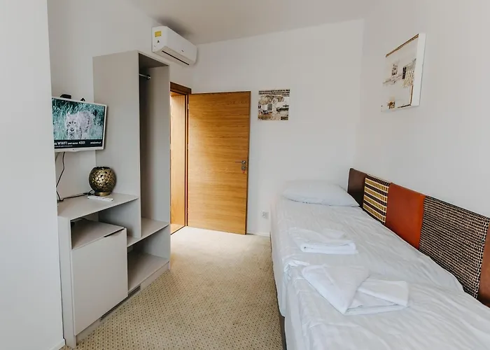 Salon Win Wine Bar & Apartments