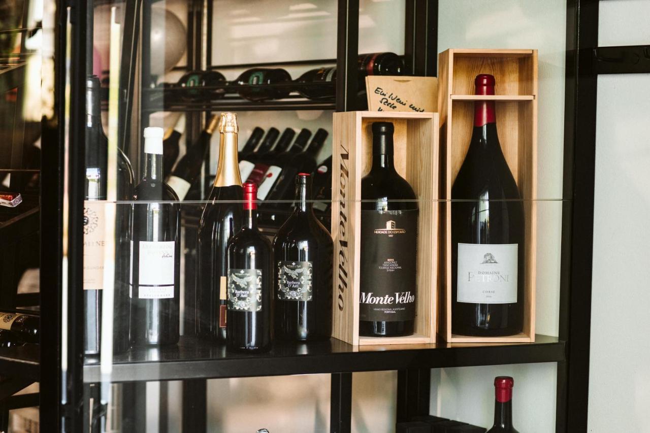 Bed & Breakfast Salon Win Wine Bar & *