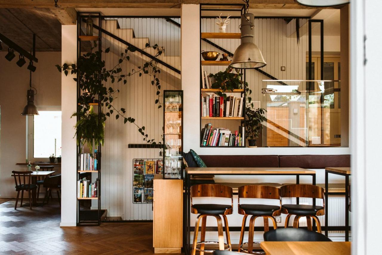Bed & Breakfast Salon Win Wine Bar & *