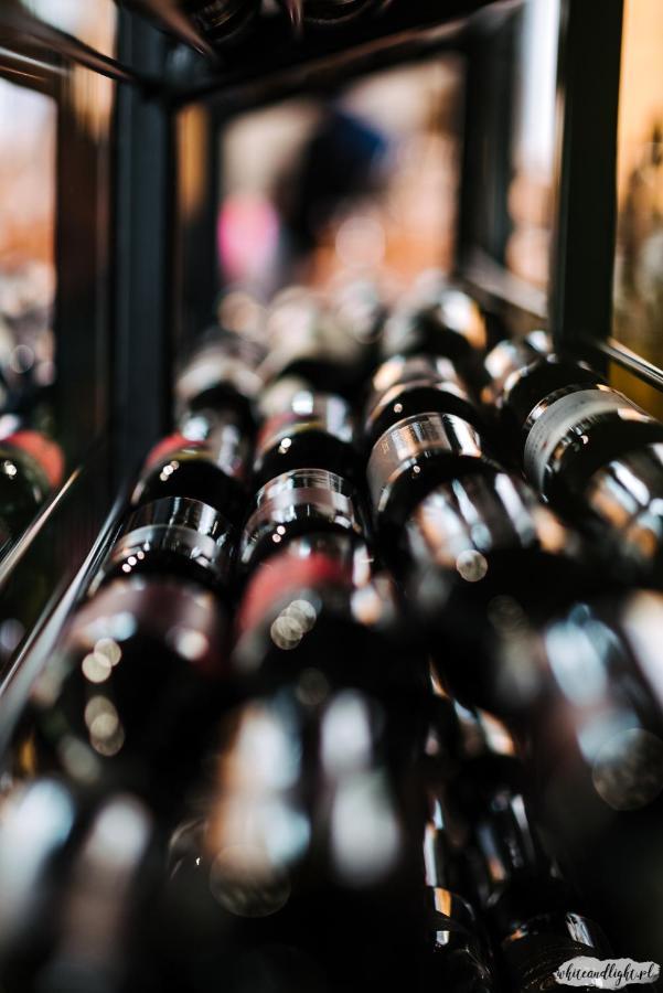 Salon Win Wine Bar &